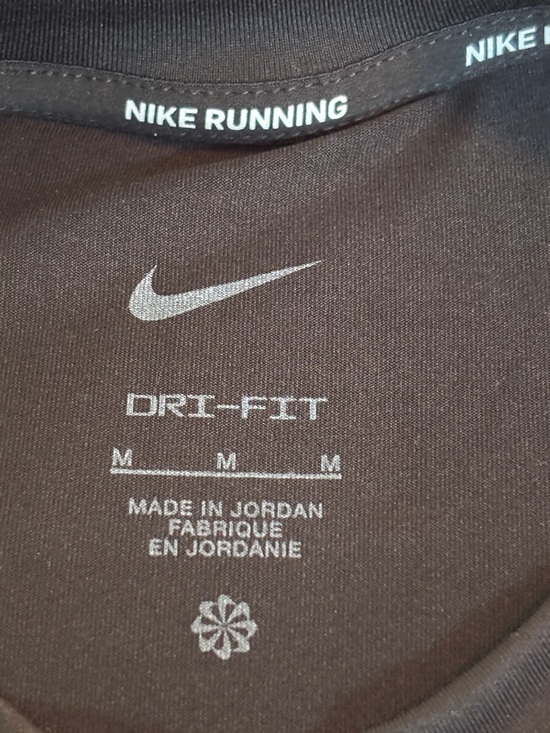 Nike Running Dri-Fit Women's Dark Black Long Sleeve Tee Size M NWOT - Picture 3 of 9